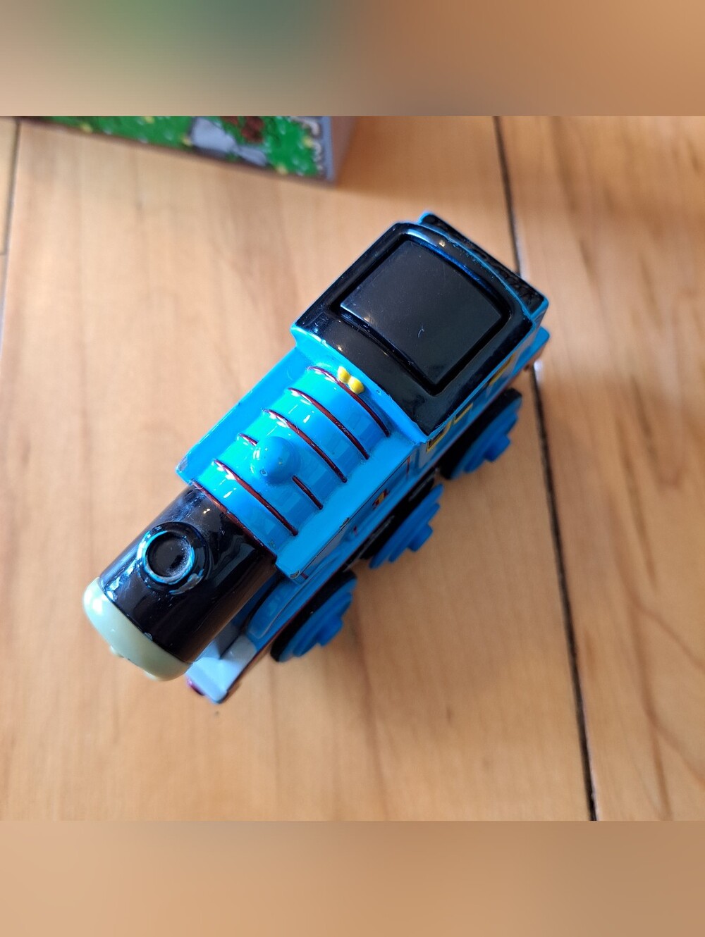 Light!  Battery Operated THOMAS!  Diecast Thomas Train Wooden Railway - Picture 6 of 9